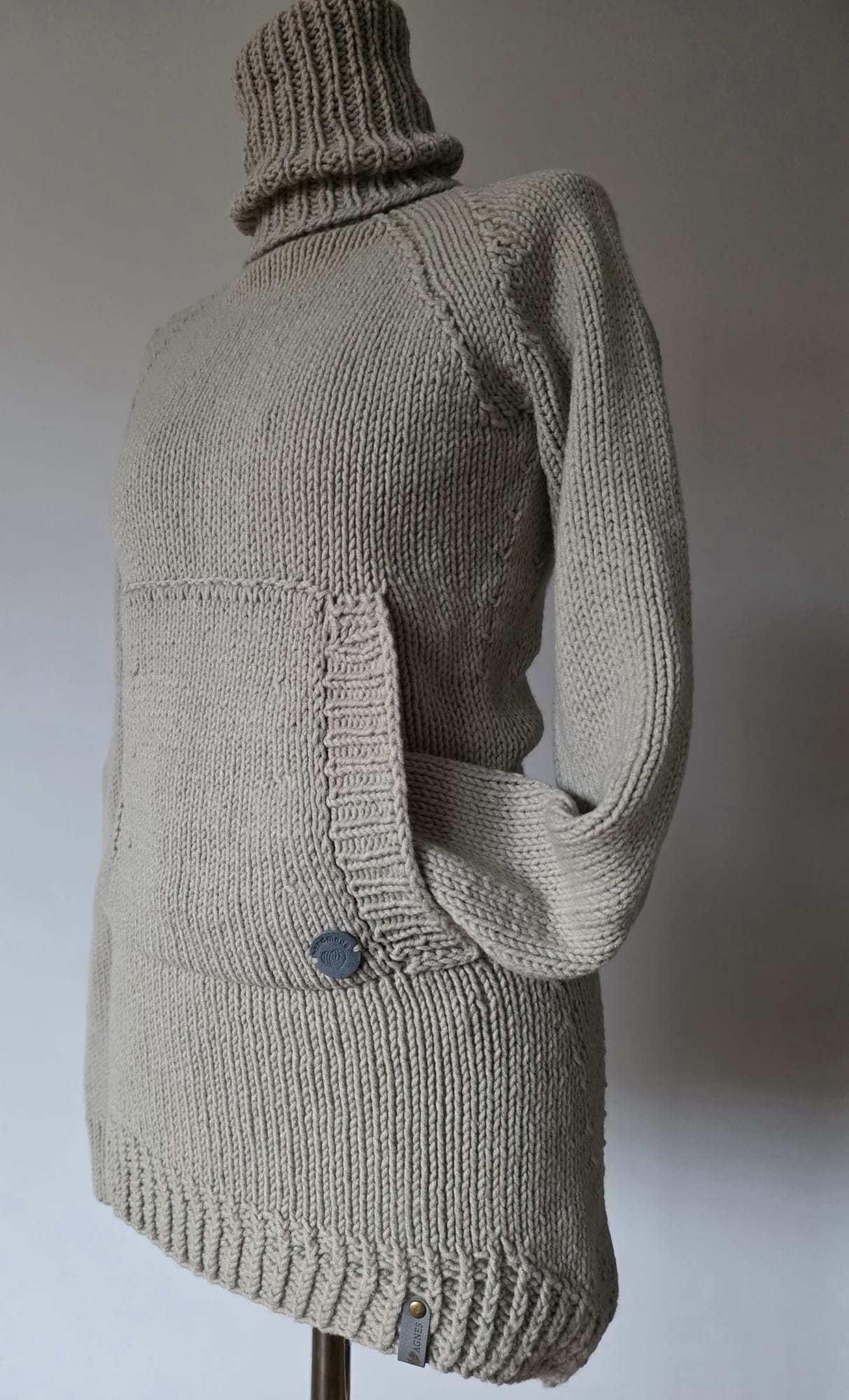 Jacke Beige Strick Seite – Eigenkollektion Agnes Art
