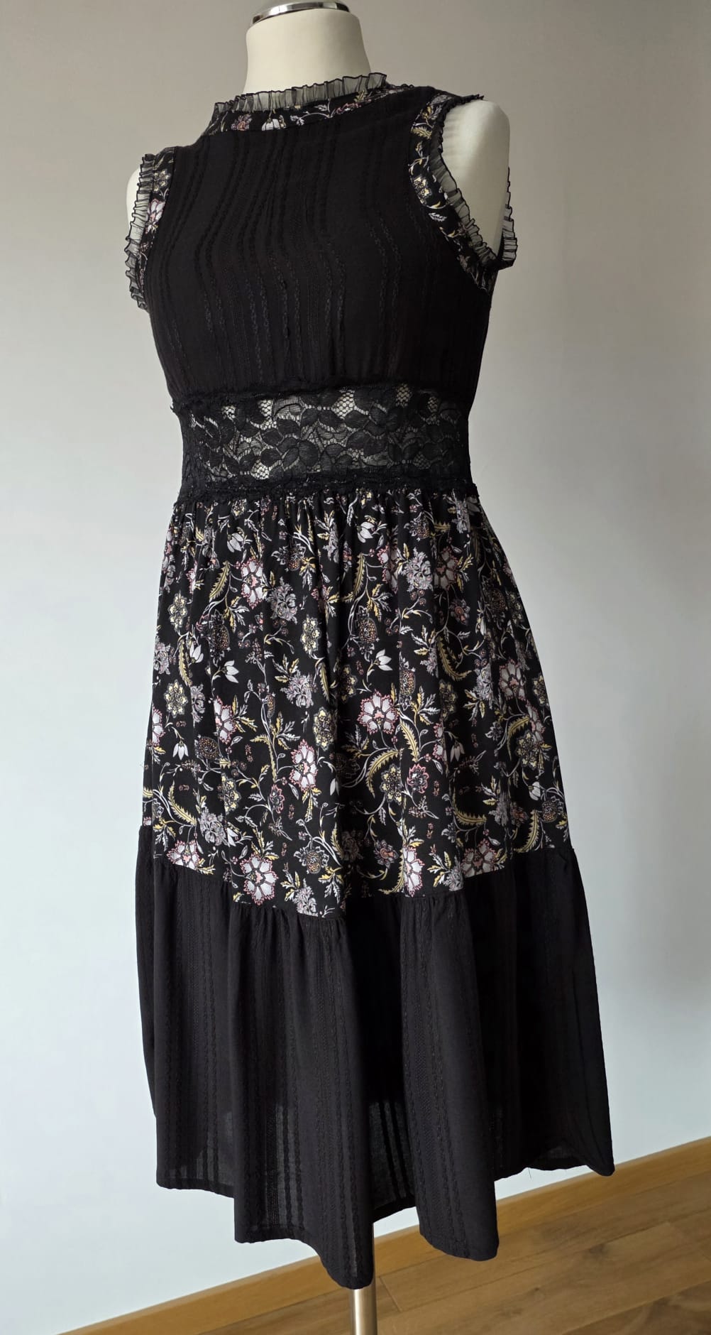 Kleid Schwarz Blumen Spitze – Eigenkollektion Agnes Art