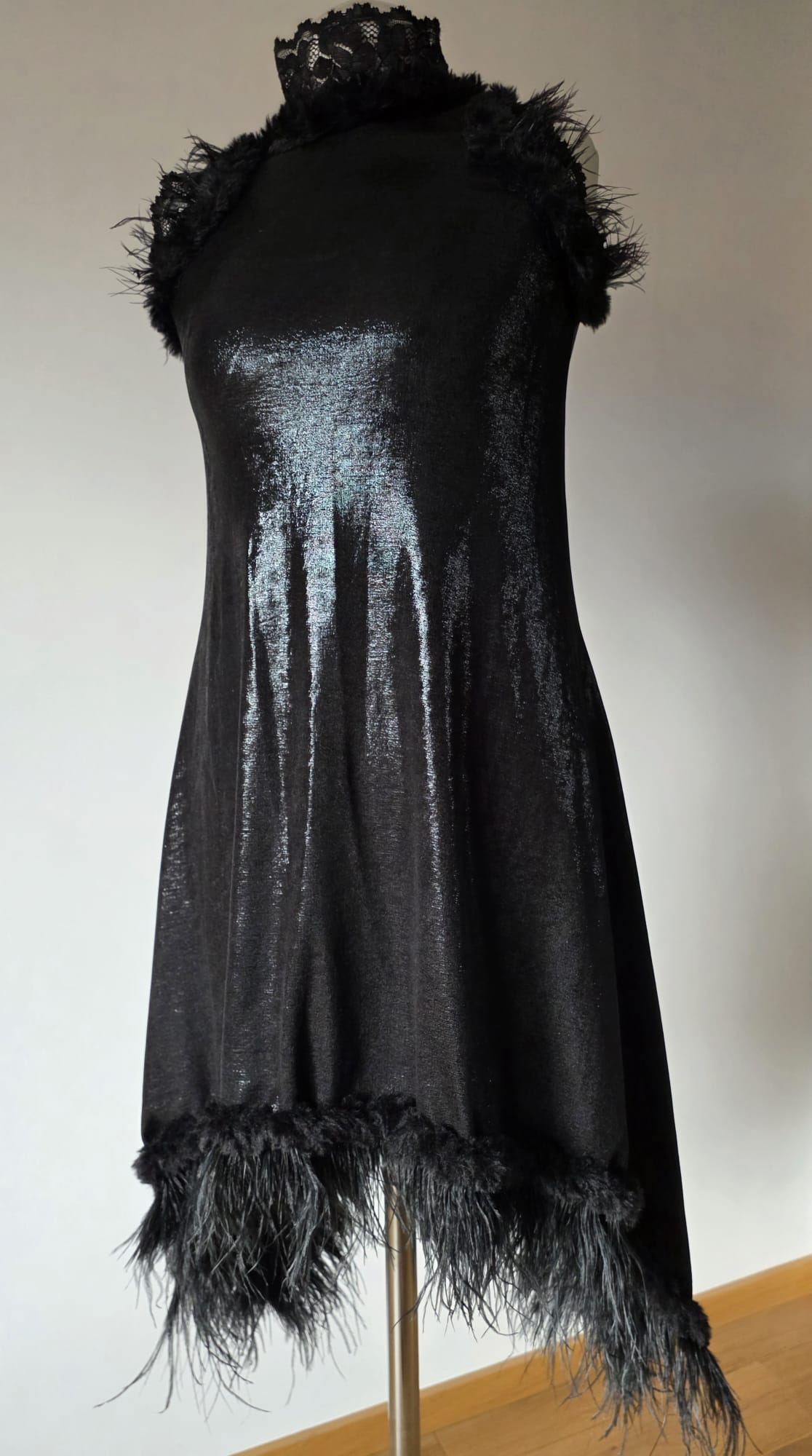 Kleid Schwarz Fell Aermellos – Eigenkollektion Agnes Art