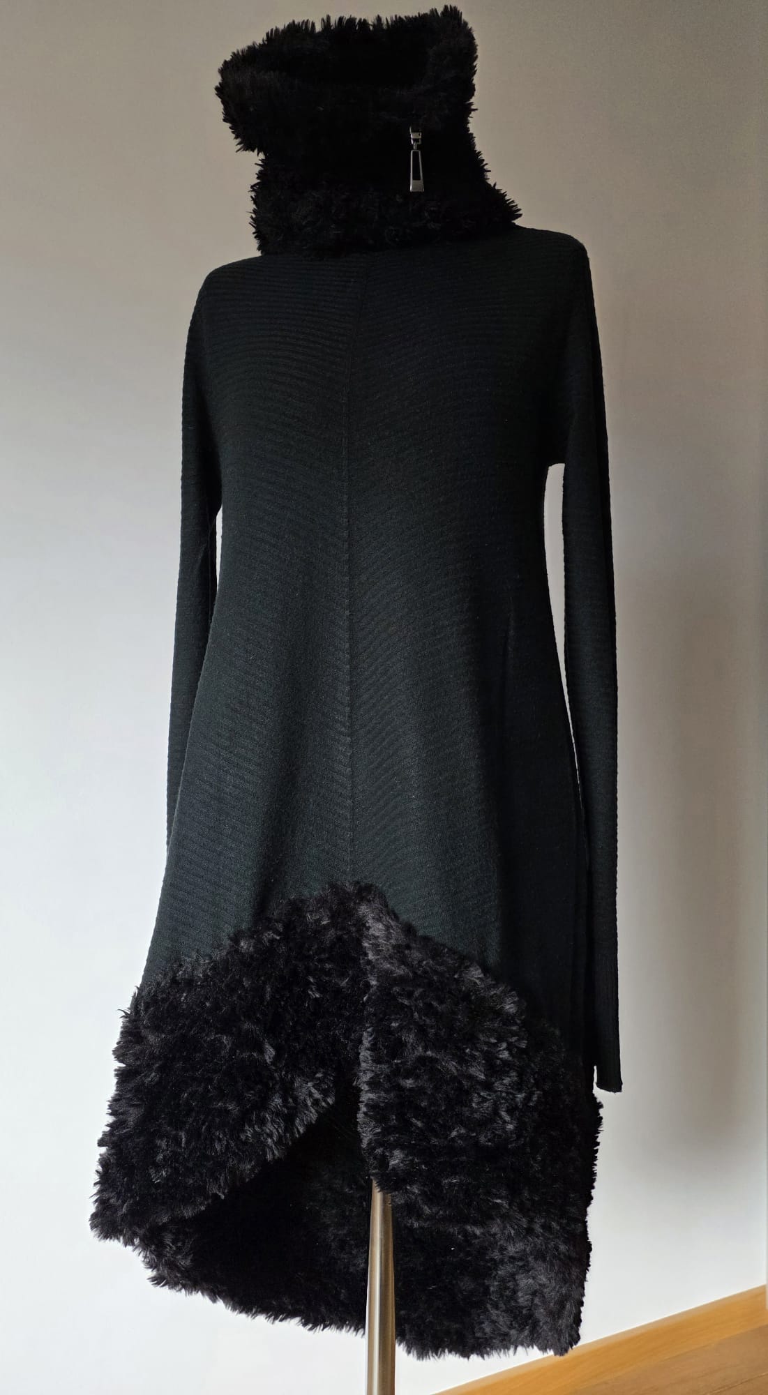Kleid Schwarz Fell Strick – Eigenkollektion Agnes Art