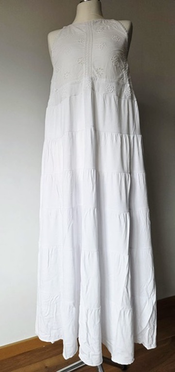 Kleid Weiss Stickerei Vorne – Eigenkollektion Agnes Art