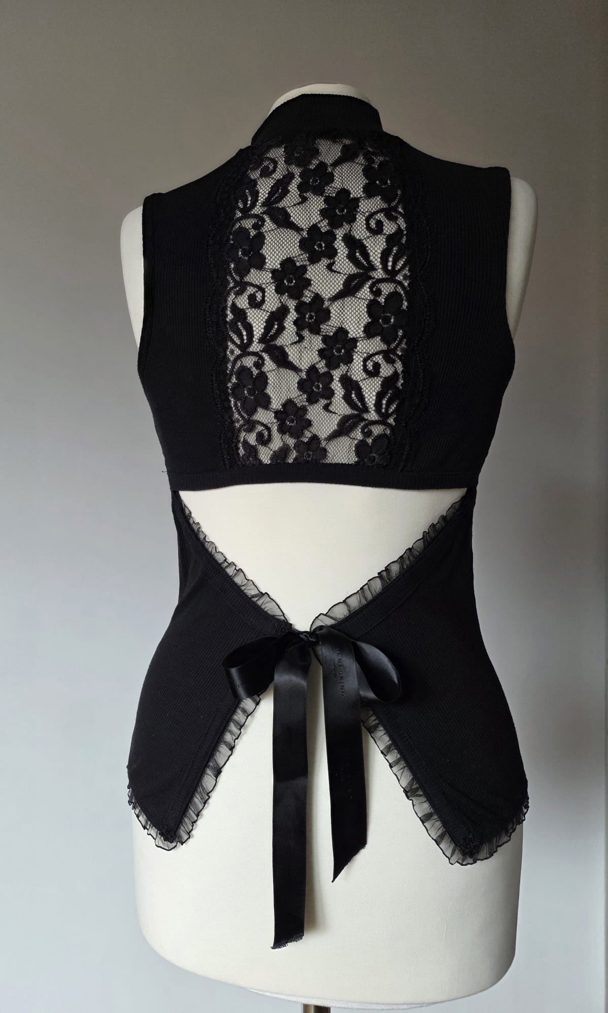 Top Schwarz Spitze Ruecken – Eigenkollektion Agnes Art
