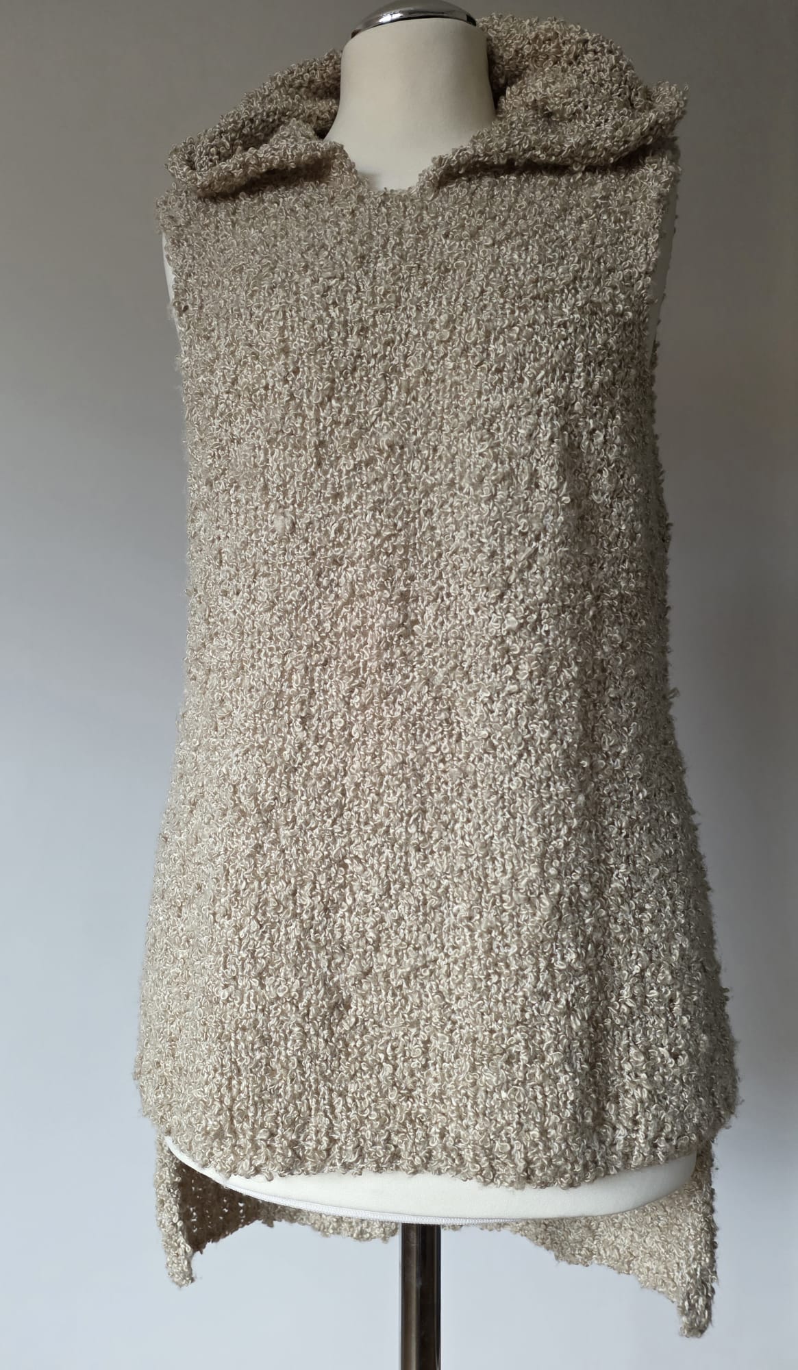 Weste Beige Kapuze – Eigenkollektion Agnes Art