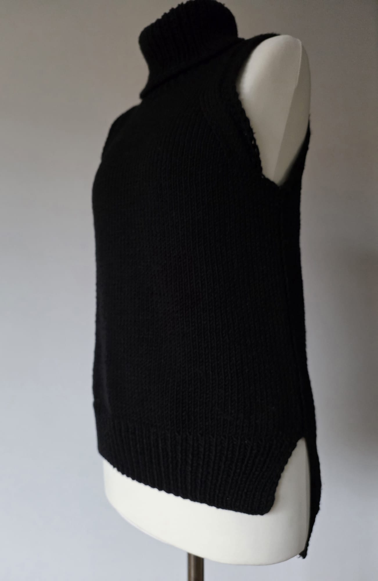 Weste Schwarz Rollkragen – Eigenkollektion Agnes Art